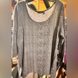 NWT LIGHT WEIGHT SWEATER WITH SIDE SLITS